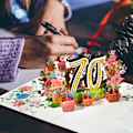Pikkukuva 5 / 7: Zulbceo 70-vuotissyntymäpäiväkortti, kukka-popup-kortti, syntymäpäiväonnittelukortti, onnittelukortit, syntymäpäiväkortit kirjekuorella ja muistikortilla, ponnahduskortti,