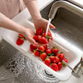 Miniatyrbillede 5 af 5: Over the Sink Colander Strainer Basket - Vask grøntsager og