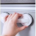 Pikkukuva 2 / 5: Suuret lasioven ja ikkunan kahvat, kylpyhuoneen liukuovet, kaapit, reiättömät kahvat, jääkaapin kahvat, suihkutangot (valkoinen)