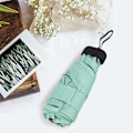 Miniatyrbillede 3 af 5: Mini rejse paraply ultra let foldbar parasol UV beskyttelse（Grøn）