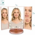Miniatyrbild 5 av 5: 3-sidig LED-upplyst spegel att stå - Fällbar triptyk sminkningsspegel på stativ med 2x3 förstoringseffekt - Batteri eller USB - Roséguld