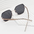 Miniatyrbilde 4 av 5: Light Luxury Glasses Dame Stor Frame Solbriller Gradient Rimless Solbriller Mote med Light Mak Silver frame gray gradually va