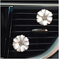Pikkukuva 1 / 5: 2 kpl Daisy Flowers Autotarvikkeet Söpöt Auton Ilmanraikastimet Bling Timantti Ilmastointiaukon Pidikkeet Auton Sisustus (vaaleanpunainen)
