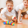Pikkukuva 6 / 7: Fidget Slug Toys Kierrettävä aistinvarainen lelu satunnainen väri Slug random double color