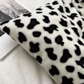 Miniatyrbillede 5 af 5: Cow Print Skuldertasker Plys Satchel Casual Crossbody Tasker Retro Tote Håndtaske Black and White