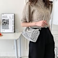 Pikkukuva 4 / 5: Kimalteleva Rhinestone Olkalaukku Ilta Naisille Ylellinen Kiiltävä Käsilaukku Crossbody-laukku, 1 kpl-hopea