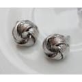Miniatyrbild 4 av 5: Silver Stud Örhängen - Mönstrad Knut Silver