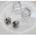 Miniatyrbild 3 av 5: Silver Stud Örhängen - Mönstrad Knut Silver