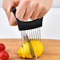Miniatyrbillede 2 af 5: Rustfrit Stål Løgskærer, Kartoffelholder, Tomatskærer, Perfekt til Skæring af Grøntsager, Kartoffel, Citron, Skærer, Rustfrit