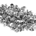 Pikkukuva 4 / 4: 200 Sarjaa/paria 9,5 mm Hopeisia Kartiomaiset Piikit Ruuvikiinnitteisillä Korvakoruilla DIY-Töihin
