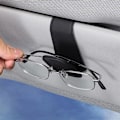 Miniatyrbild 3 av 5: Solglasögonhållare för bilens solskydd, Magnetisk läderglasögonhängare, Bilvisirtillbehör Glasögon Skyddande E