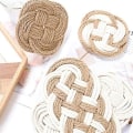 Miniatyrbillede 3 af 5: Dækkeservietter Skridsikker Bordmåtte Håndlavet Isolering Kop Underkop Vævet Bomuldstråd Jute Spisebord Dækkeserviet Rattan Menage Middagsdekoration (2 stk., Hvi