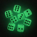 Pikkukuva 4 / 4: 16mm Kuusisivuinen Pimeässä Hohtava Noppasetti Lautapeleille ja Matematiikan Opetukseen