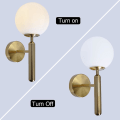 Miniatyrbilde 5 av 5: Nordisk Melkehvit Glasskule Vegglampe Moderne Gullmetall Vegglampe Med Hvitt Lys E14 LED Pære Entré Spisestue Dekorativ Vegglampe (uten