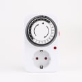 Miniatyrbilde 2 av 4: Enkel 24-timers innendørs timer, 1 polarisert stikkontakt, plugg inn, daglig på/av-syklus, 30-minutters intervall, for lamper