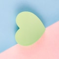 Miniatyrbillede 4 af 5: Hjerteformede Sticky Notes 5 Farver Lyse Farverige Sticky Pad 120 Ark/Pad Selvklæbende Note Pads 10 STK