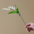 Miniatyrbillede 2 af 5: 20 stk. Kunstige Liljekonvalblomster Plante Faux Hvide Blomster Vindklokker Orkide Holdende Buket Majblomster til Hjem Bryllup