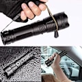 Miniatyrbilde 4 av 5: LED Lommelykt Håndholdt Lommelykt Taktisk Super Sterk Lommelykt 5 Moduser Vanntett Zoombar Strømdisplay (1 stk, Svart)