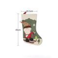 Miniatyrbilde 4 av 5: Julegaver, 3-delt sett med julegaveposer, hengende julestrømper med julenissen, elg, snømann, julepynt, godteri