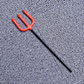 Miniatyrbild 2 av 3: Vuxenleksak Röd Djävulstrident Plast Djävulspitchfork Djävulspitchfork Kostym Trident Rekvisita Djävulsgåffel Kostymröd Red