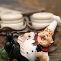 Miniatyrbild 3 av 4: Söt Kockstaty Salt- och Pepparflaskhållare Ornament Hemköksdekoration Resinhantverk (4,3 * 3,2 * 2,8 tum)