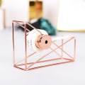 Miniatyrbillede 2 af 5: Skrivebords-Tape Dispenser i Metaltråd, Rosaguld Farve, Skrotch Tape Holder med Cutter til at Lysne Dit Skrivebord og Kontor