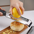 Miniatyrbillede 2 af 5: Køkken Rivejern & Citron Zester - Let at Rive eller Zeste Citron, Appelsin, Citrus (1 stk, Sort)