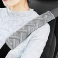 2-pack axelskydd för säkerhetsbälte, mjukt vadderat seleskydd i polyester för bil, lastbil och SUV, bekväm körning, grå