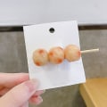 Miniatyrbilde 1 av 4: Bbq Hårnål Simulering Morsomme Hårtilbehør Grillspyd Hårklype Fiskeball Fish Ball