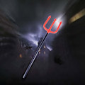 Miniatyrbild 3 av 3: Vuxenleksak Röd Djävulstrident Plast Djävulspitchfork Djävulspitchfork Kostym Trident Rekvisita Djävulsgåffel Kostymröd Red