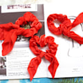 Pikkukuva 4 / 5: Punaiset satiinihiuslenkit Solmut Elastisen hiuslenkit Poninhäntäpidikkeet Hiukset sidotut nauhat Bunny Ear Scrunchies Tytöille Naisille (6 kpl)