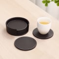 Miniatyrbilde 3 av 5: Svarte 6 stk Runde Lær Underkopper, PU Lær Underkopper for Kaffe Bar Pub Fester Kopper Matte Underkopper Drikke Underkopper med S