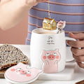 Miniatyrbillede 4 af 4: Tegneserie Svin Udtrykskop Net Rød Kaffe Kop Sæt Med Låg Ske D