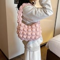 Miniatyrbild 3 av 5: Rosa moln bubbla armhåla veckad axel enkel clutch väska för resor