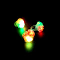 Pikkukuva 3 / 4: LED-valoilla varustetut neonväriset vilkkuvat lelut, jotka hohtavat pimeässä - juhlatarvikkeet, 10 sormusvaloa syntymäpäiville, pääsiäiseen, karnevaaliin, rave-juhliin, väri satunnainen