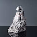 Miniatyrbild 3 av 5: Bokstöd i Resin Astronaut för Skrivbord, Studiedekoration (Silver)
