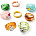 Miniatyrbillede 1 af 5: 9 stk Harpiks Retro Akryl Farverige Chunky Ringe Søde Trendy Farverige Rhinestone Plastik Harpiks Kvadratiske Gem Stablebare Chunky Ringe