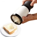 Miniatyrbilde 3 av 5: Ostehøvel For Riving av Smør Grønnsaker Brød Hakket Mais Ost Rivjern (1 stk, Svart)