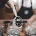 Miniatyrbillede 3 af 4: 1 stk. 2-i-1 Kaffetamper i rustfrit stål med ske, professionel espressokaffetamper til café og hjem (sølv)