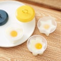 Miniatyrbilde 3 av 5: 4 stk. Eggkokerformer Eggepocheringskopper Matvaregodkjent med børste Fancy Egg Cooker