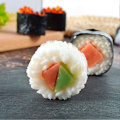 Pikkukuva 4 / 4: 12 kpl Simulaatio Mini Keittiölelut ja Väärennetty Sushi Leikkimökki Simulaatio Ruoka Sisältää Sushi Leikin ja Sushi Lelut