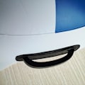 Pikkukuva 6 / 7: Olutvesi jääkuutioita Puhallettava jääämpäri kelluvan kupin pidike white+blue