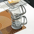 Miniatyrbild 6 av 6: Köksmjölsil Handhållen halvautomatisk sockersikt Pulverskakare Handtag Mätkopp Bakverksverktyg Bakningsläckage double layer