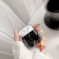 Miniatyrbild 2 av 2: Skyddsfodral för AirPods: Brun Marmor, Praktisk & Snygg Brun