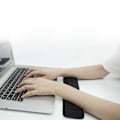 Miniatyrbild 4 av 5: Ergonomiskt Handledsstöd: Memory Foam för Bekvämt Arbete Svart