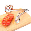Miniatyrbilde 7 av 7: Tomatskjærer Sitronskjærer 18/8 Rustfritt Stål Multifunksjonell Rund Frukttang Holder Enkel Skjæring Frukt & Grønnsak Verktøy Kjøkken Kutthjelp