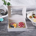 Miniatyrbillede 3 af 8: 8 tommer hvide kageæsker med vindue, automatisk pop-up rektangulær bageriæske til muffins og bagværk, chokoladeovertrukket jordbær papkasse gennemsigtigt låg Trea White