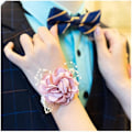 Miniatyrbilde 4 av 6: Rose Corsage Armbånd, Blomster Bryllup Håndledd Corsage med Rhinestone og Perle, Hånd Blomster Armbånd Silke Rose Boutonniere Sett for Bryllup Brud S