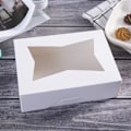 Miniatyrbilde 5 av 8: 8 tommers hvite kakebokser med vindu, automatisk popup rektangulær bakeriboks for muffins og bakverk, sjokoladedekket jordbær kartong klart lokk Trea White