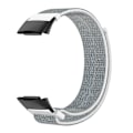 Pikkukuva 2 / 2: Fitbit Charge 5 -harmaa nylonranneke